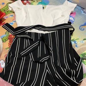 Cute jumpsuit zise small only worn ones like new